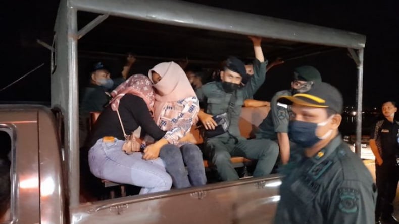 Tenggak Miras dan Nongkrong di Terminal, 5 Perempuan di Aceh Diangkut Satpol PP