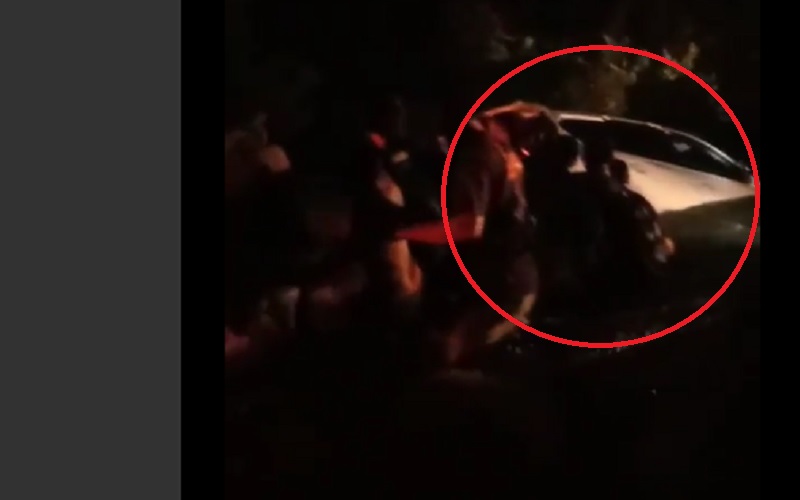 title Viral Mobil Terseret Banjir ke Gorong-Gorong Katingan Kalimantan Tengah  Viral Mobil Terseret Banjir ke Gorong-Gorong Katingan Kalimantan Tengah