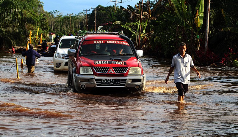 In 6 Kabupaten di Kalimantan Barat Hampir Sebulan Terendam Banjir - Bagian 3