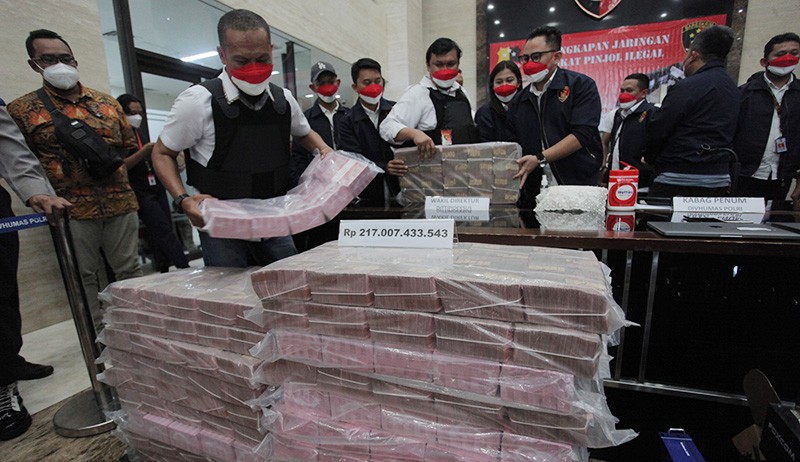 Bareskrim Sita Barang Bukti Uang Rp217 Miliar dari Kasus Pinjol Ilegal - Bagian 1