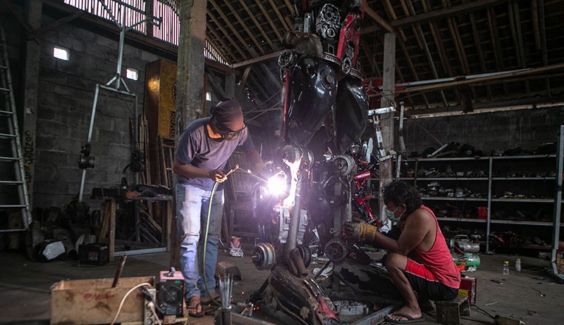 Warga Bantul Buat Robot dari Limbah Otomtif, Dijual ke Jerman hingga Rp85 Juta - Bagian 3