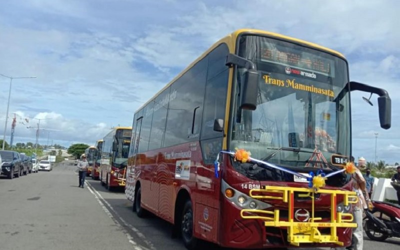 Makassar Uji Coba 22 Bus Berbasis Digital