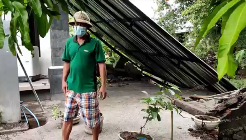 Hujan Deras Jebol Garasi Warga Buleleng, Motor Hanyut ke Sungai