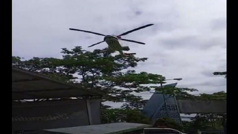 Helikopter Terbang Rendah di Stadion Uwes Qorny, Bikin Atap Kios dan Pohon Roboh
