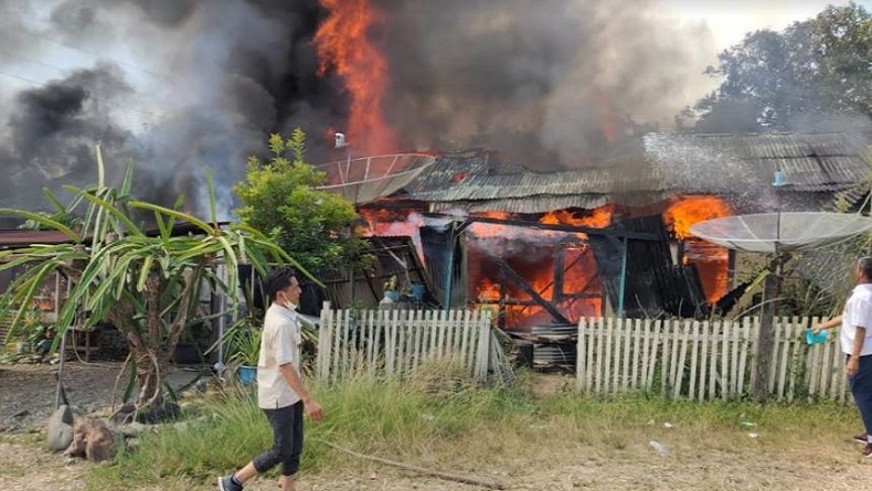Kebakaran Asrama Polisi di Sijunjung, 4 Unit Bangunan Ludes Dilalap Api