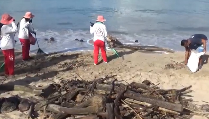 Pantai Kuta Bali Diserbu Sampah Kiriman dari Laut