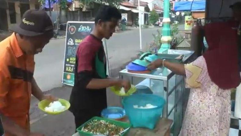 Begini Aksi Kepedulian Komunitas Relawan Jepara untuk Pekerja yang Berangkat Pagi 