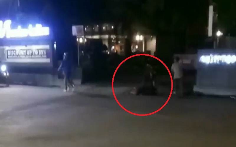 Viral Aksi Pengeroyokan di Makassar Direkam Warga, Korban Tergeletak