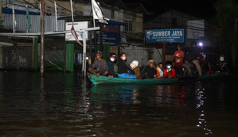 Sintang Gelap Gulita, Listrik Padam Selama Banjir  - Bagian 1