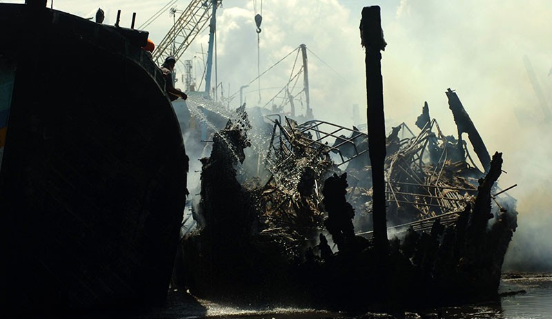 Penampakan dari Udara 15 Kapal Nelayan Terbakar di Pelabuhan Tegal - Bagian 3
