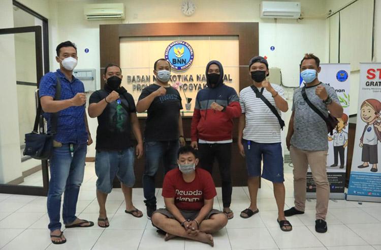 title Tangkap Pemakai Sabu-Sabu, BNNP DIY Amankan Senjata Api Rakitan Tangkap Pemakai Sabu-Sabu, BNNP DIY Amankan Senjata Api Rakitan
