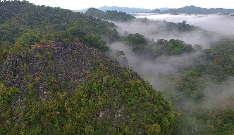 Keindahan Alam Karst Bukit Tamulun Jambi Terancam Perluasan Tambang Emas Ilegal - Bagian 3