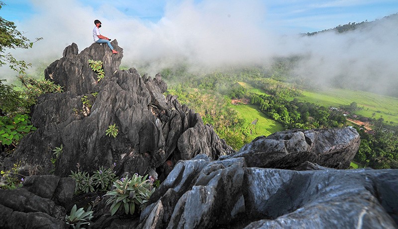 Keindahan Alam Karst Bukit Tamulun Jambi Terancam Perluasan Tambang Emas Ilegal - Bagian 1