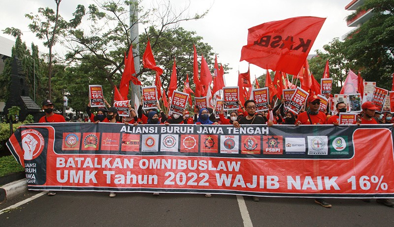 Ganjar Tetapkan UMP 2022 Rp1.812.935, Ini Kata Apindo Jateng