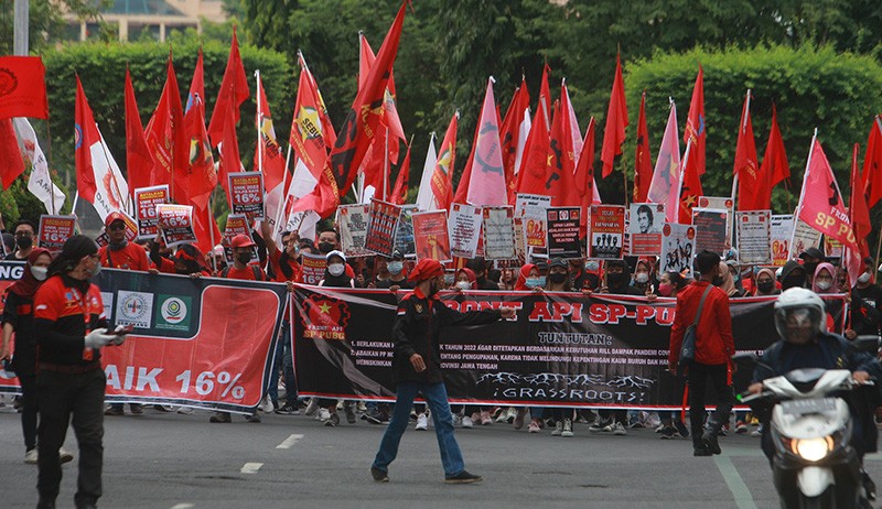 Buruh Jawa Tengah Unjuk Rasa, Tuntut Upah Naik 16 Persen - Bagian 3