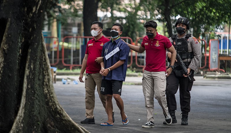 Tersangka Peragakan 69 Adegan Kekerasan Menwa UNS saat Reka Ulang Kematian Gilang - Bagian 4