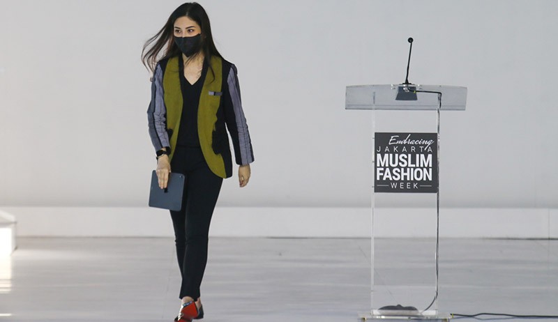 Wamenparekraf Angela Tanoesoedibjo Hadiri Embracing Jakarta Muslim Fashion Week - Bagian 1