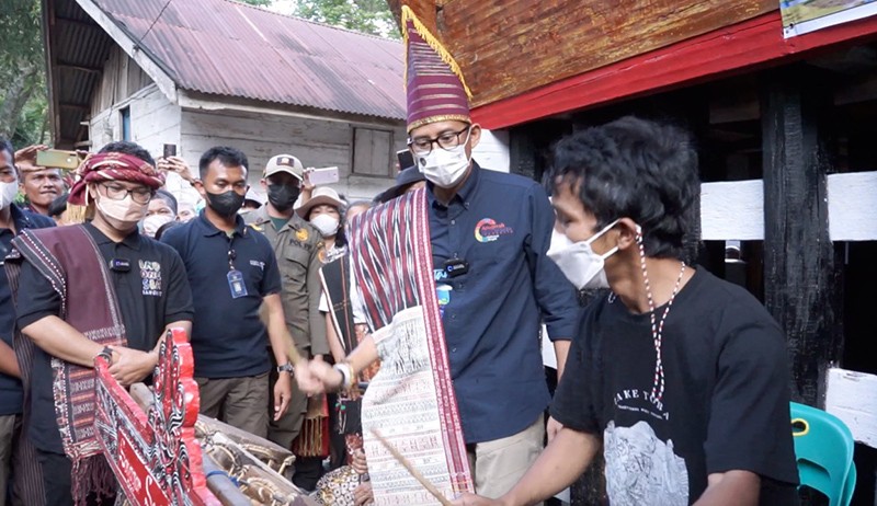 Menteri Sandiaga Berikan Alat Pertukangan, Masyarakat Kreatif, Lapangan Kerja Terbuka - Bagian 3