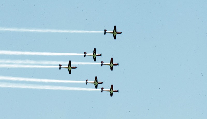 Aksi Pesawat Jupiter TNI AU Geladi Bersih Pembukaan WSBK di Sirkuit Mandalika - Bagian 1
