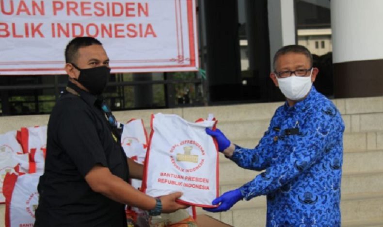 5.000 Paket Sembako Presiden Jokowi Disalurkan untuk Korban Banjir Sintang