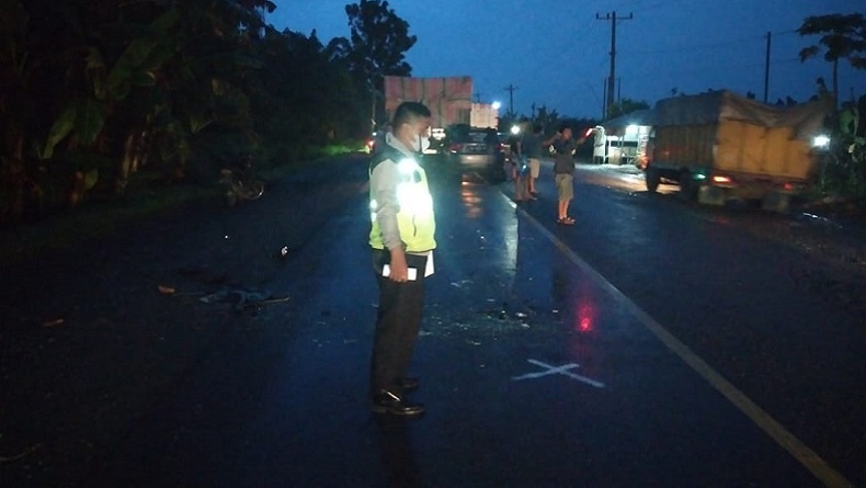 Mobilio Tabrak Fuso Dari Belakang di Jalinsum, Penumpang Tewas