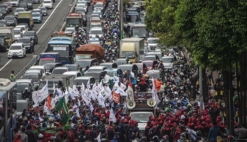 Ratusan Buruh Datangi Kantor Kemnaker, Tuntut Kenaikan Upah Minimum 10 Persen - Bagian 3