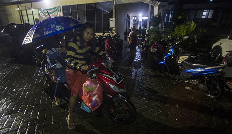 Sungai Hantakan Meluap, Warga Menyelamatkan Diri ke Puskesmas - Bagian 2