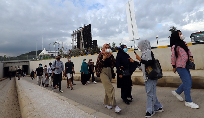 Antusiasme Warga NTB Menonton Balap Motor WSBK Mandalika dari Atas Bukit - Bagian 4