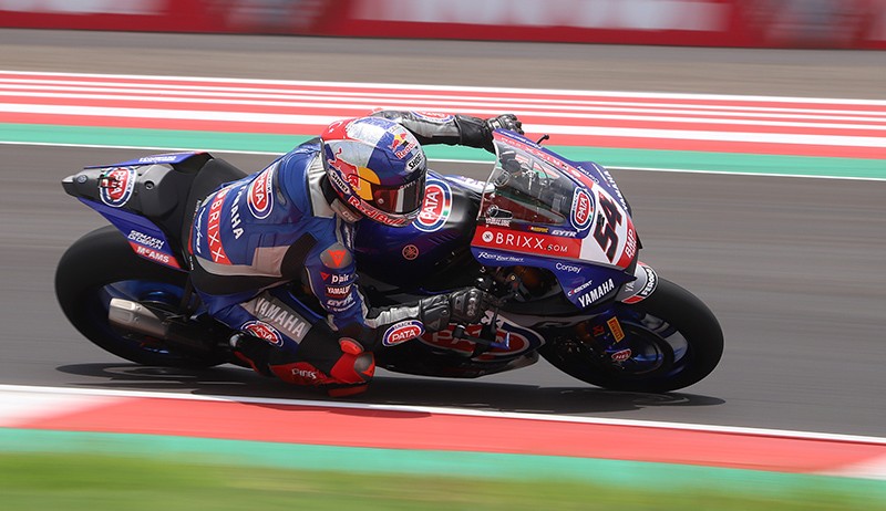 Sejumlah Pembalap WSBK Jatuh saat Latihan Bebas di Sirkuit Mandalika - Bagian 2