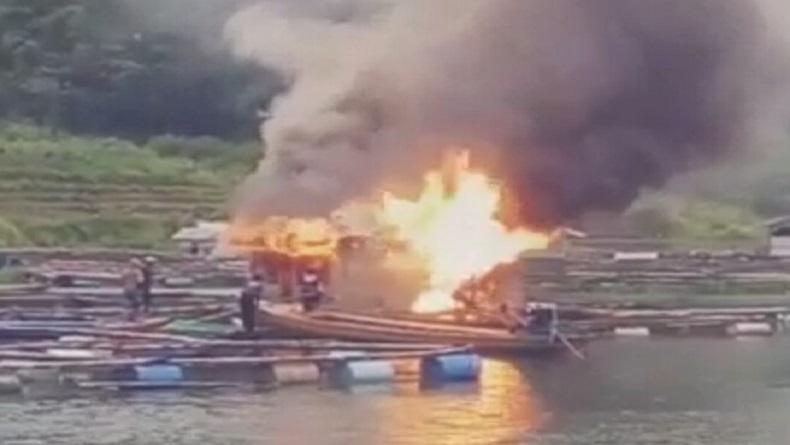 Heboh, Saung KJA di Waduk Saguling KBB Ludes Terbakar gegara Disambar Petir