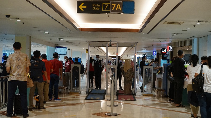 Calon Penumpang Domestik di Bandara Juanda Wajib Vaksin Lengkap