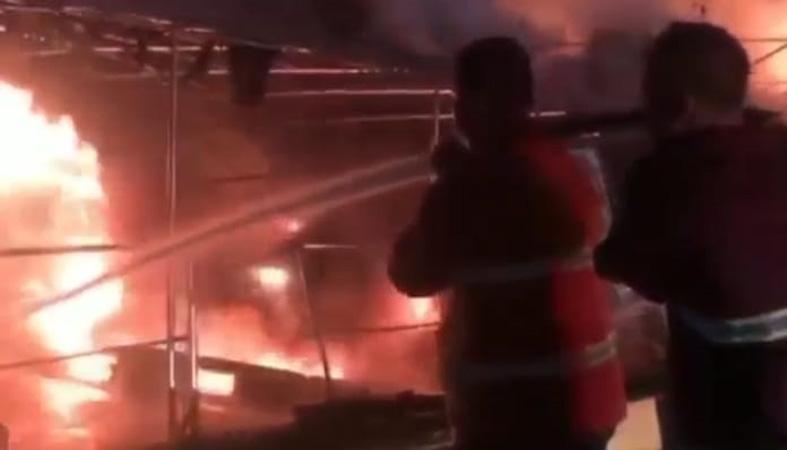 Kapal Terbakar di Pelabuhan Panjang Bandar Lampung, Pemadaman Terkendala Angin Kencang