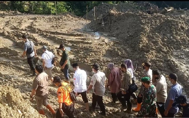 Pantau Longsor Sibolangit, Mensos Risma: Ada 7 Dusun Rawan Terputus Aksesnya