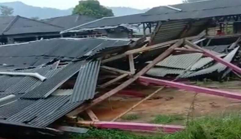 Diterjang Hujan Disertai Angin Kencang, Pasar Desa Gununghalu KBB Rata dengan Tanah