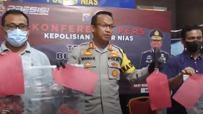 title Gunungsitoli Gempar, Ayah Diduga Depresi Habisi Anak Kandung lalu Coba Bunuh Diri Gunungsitoli Gempar, Ayah Diduga Depresi Habisi Anak Kandung lalu Coba Bunuh Diri
