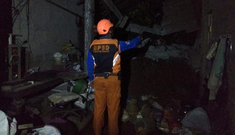 Tebing 10 Meter Longsor Timpa Dapur Rumah Warga Semarang hingga Roboh