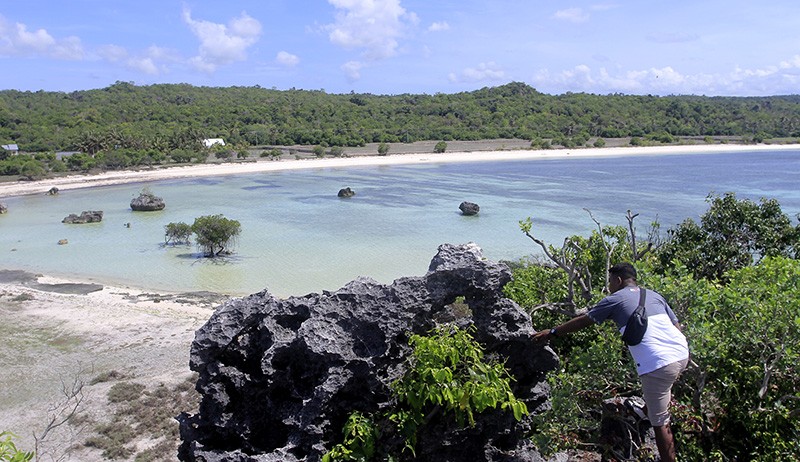 Melihat Pontensi Wisata Pantai Batu Pintu Berbatasan dengan Perairan Australia - Bagian 1