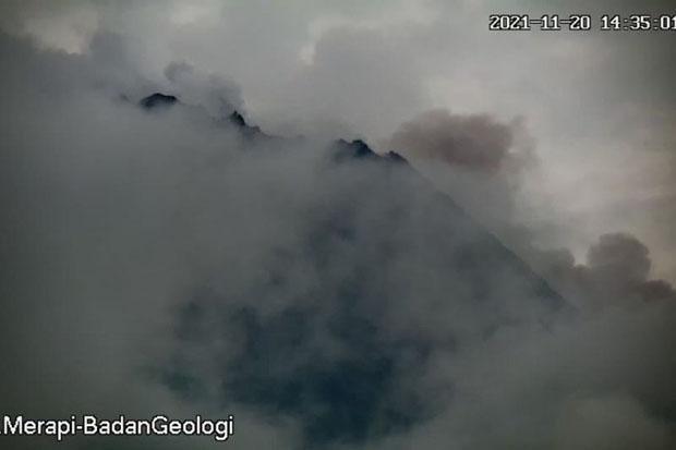 Gunung Merapi Luncurkan Awan Panas Guguran 1,8 Kilometer ke Barat Daya
