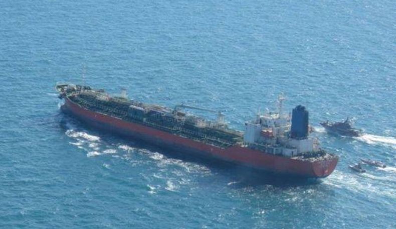 Pasukan Iran Sita Kapal Tanker Asing Bawa 150.000 Liter Solar, Tahan 11 Kru Pasukan Iran Sita Kapal Tanker Asing Bawa 150.000 Liter Solar, Tahan 11 Kru