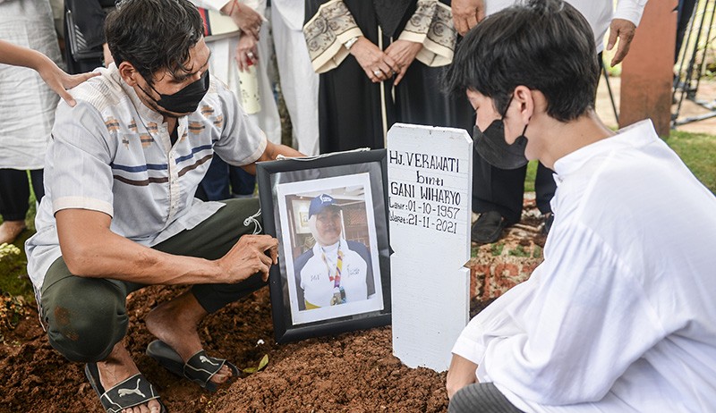 Suasana Pemakaman Legenda Bulu Tangkis Verawaty Fajrin - Bagian 1