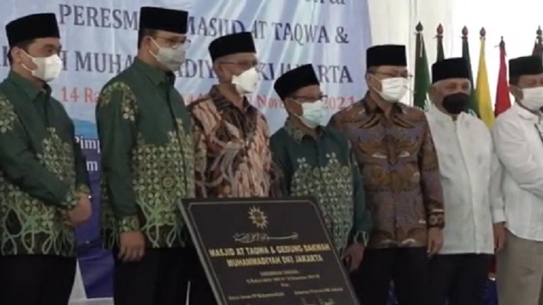 Hadiri Milad Muhammadiyah, Anies Tandatangani Prasasti Masjid At Taqwa dan Gedung Dakwah