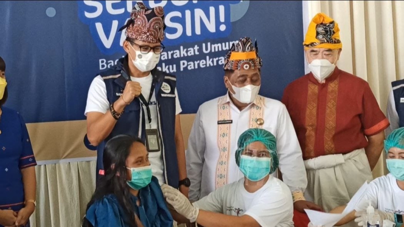 title Menparekraf Sandi Pantau Vaksinasi Pelaku Parekraf di Lokasi Wisata Religi Tana Toraja Menparekraf Sandi Pantau Vaksinasi Pelaku Parekraf di Lokasi Wisata Religi Tana Toraja