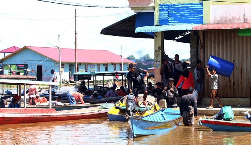Banjir Sintang Berangsur Surut, Aktivitas Perekonomian Mulai Ramai - Bagian 1