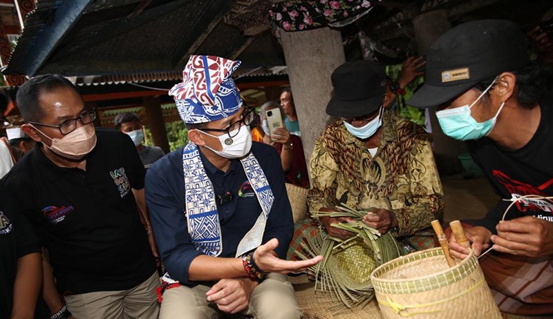 Bangkitkan Ekonomi, Sandiaga Uno Kirim Mesin Pemotong Bambu - Bagian 1