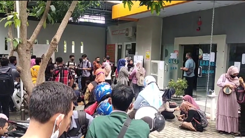 title Suasana Antrean Mewarnai Tes Narkoba di Labkesda Blora Suasana Antrean Mewarnai Tes Narkoba di Labkesda Blora