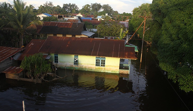 Ini Penyebab Banjir Sintang Kalbar Selama Sebulan - Bagian 2
