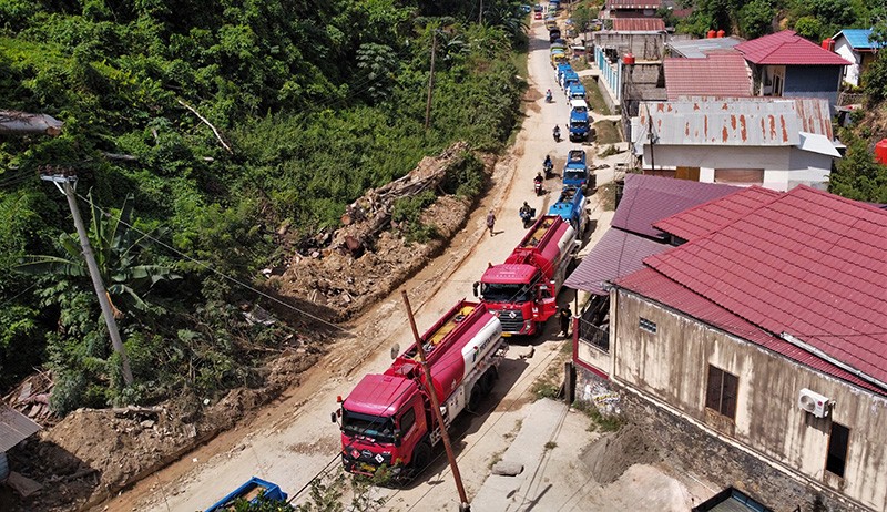 Ini Penyebab Warga Blokir Jalan Akses Pemuatan BBM di Kendari - Bagian 2