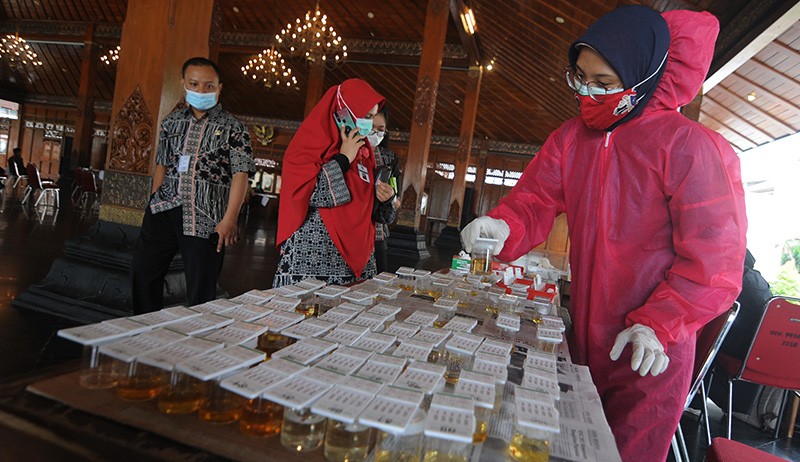 PNS Kota Solo Jalani Tes Urine untuk Antisipasi Penyalahgunaan Narkoba - Bagian 2