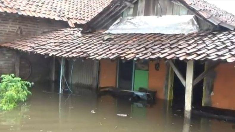 Curah Hujan Tinggi, Ribuan Rumah di Pekalongan Terendam Banjir 