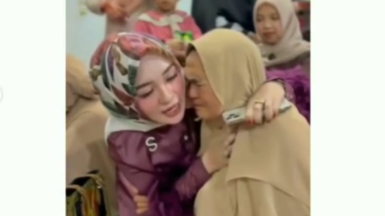 Viral Video Ibu yang Digugat Anak Kandung Demi Rumah Mewah di Aceh Menangis Pilu